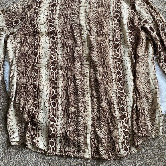 Prettylittlething Snake Print Button Down Top Womens Size 2X Flowy - Picture 4 of 7